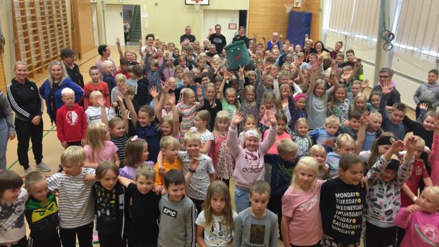 Etapin kummikoulu on Törnävän koulu Seinäjoelta.